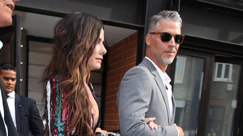 Sandra Bullock and Bryan Randall walking 