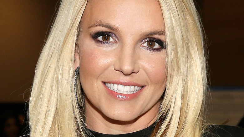 Britney Spears false eyelashes