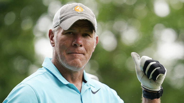 Brett Favre golfing and giving a thumbs up