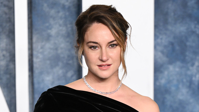 Shailene Woodley posing at event