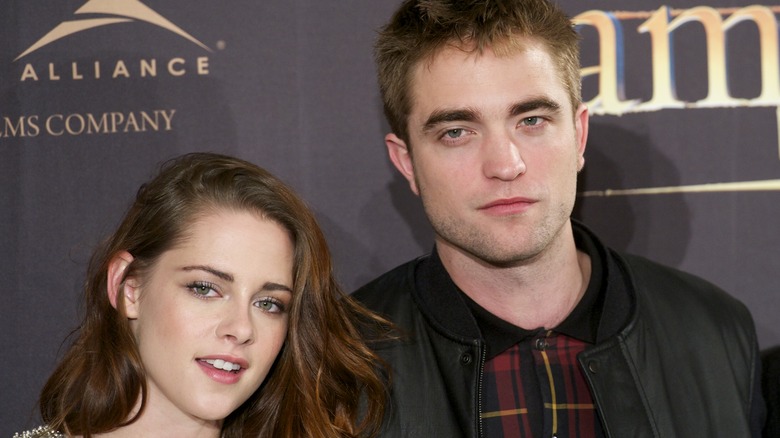 Kristen Stewart and Robert Pattinson pose