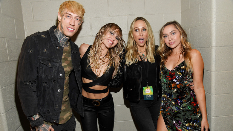 Trace Cyrus poses with his family