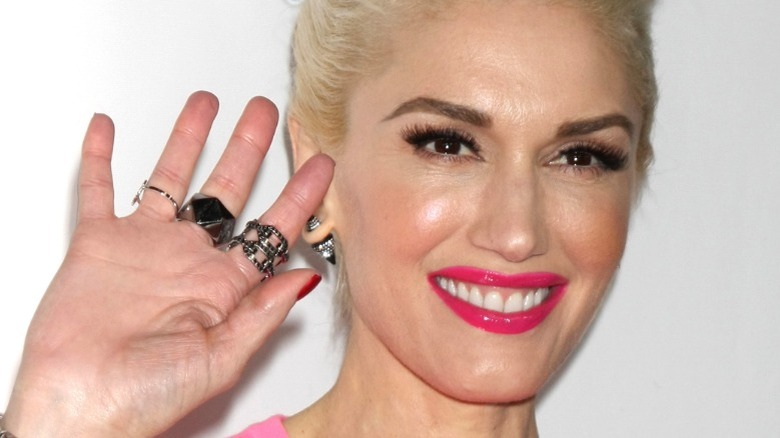 Gwen Stefani waves on the red carpet