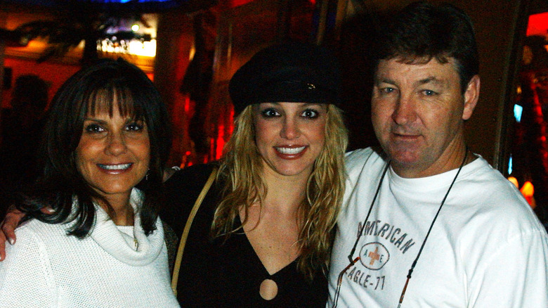 Britney Spears poses with Jamie and Lynne