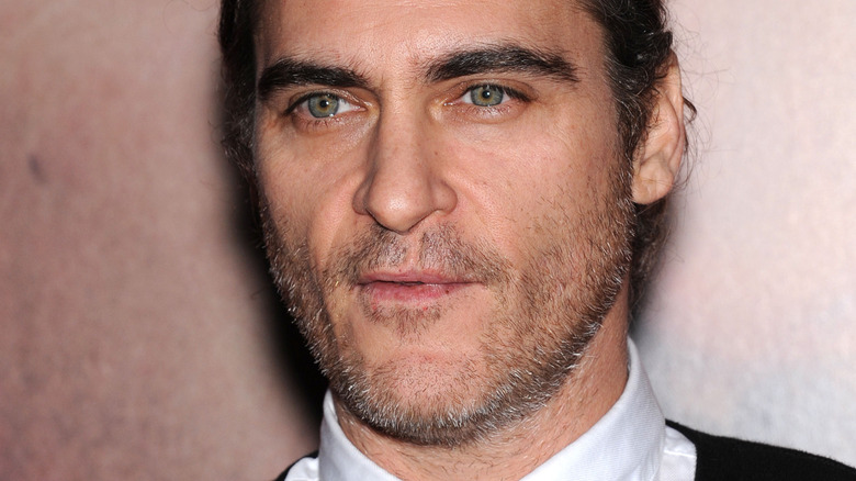 joaquin phoenix pouting with stubble