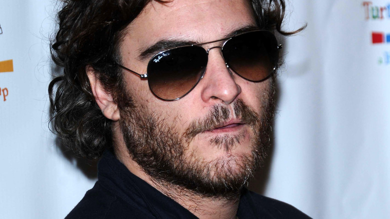 joaquin phoenix posing in aviators