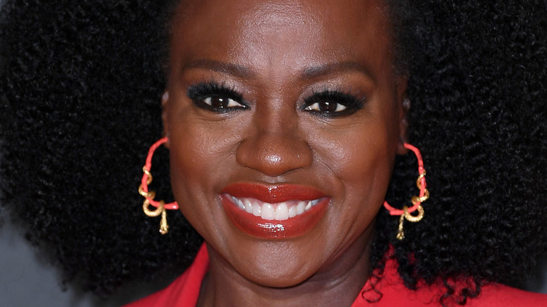 viola davis at an event 