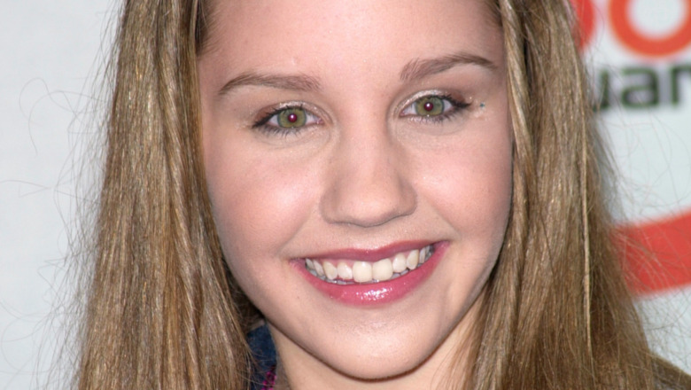 Amanda Bynes pictured here in 2000 smiling at 14