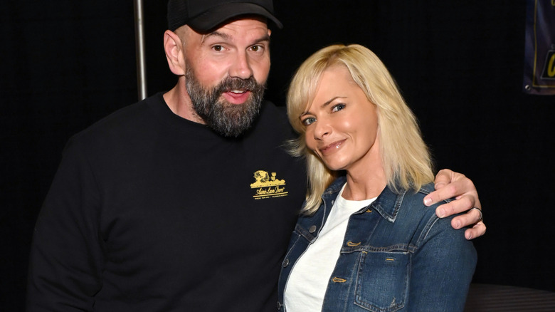 Ethan Suplee posing with his co-star