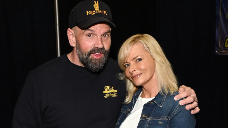 Ethan Suplee posing with his co-star