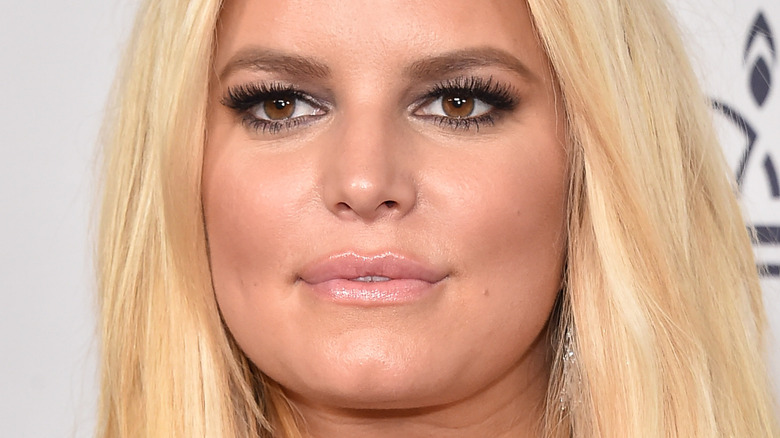 Jessica Simpson posing