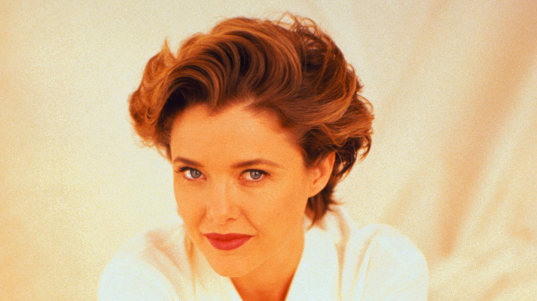 Annette Bening posing for cameras