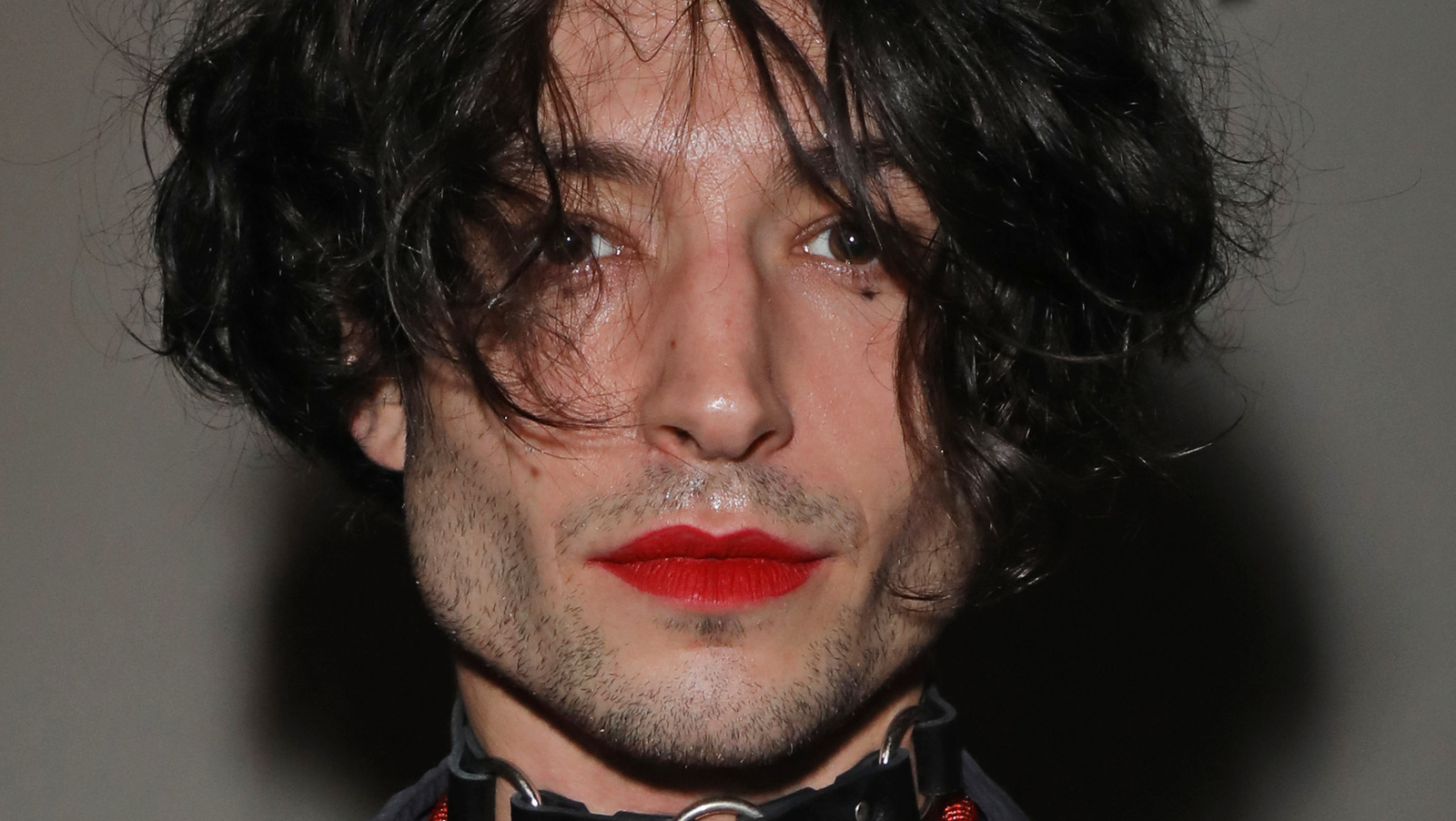 Ezra miller pareja actual