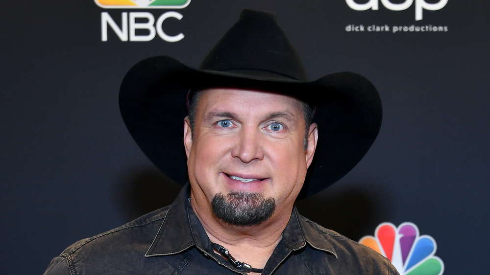 Garth Brooks smiling on the red carpet