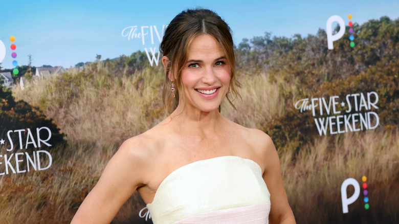 Jennifer Garner smiling at a premiere for Peacock.