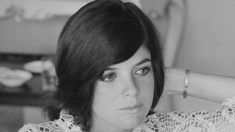 Katharine Ross posing for cameras in 1968