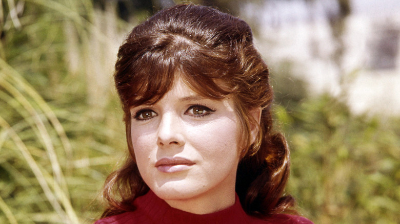Katharine Ross posing for cameras