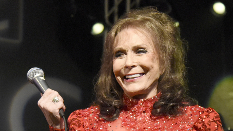 Loretta Lynn performing in 2016