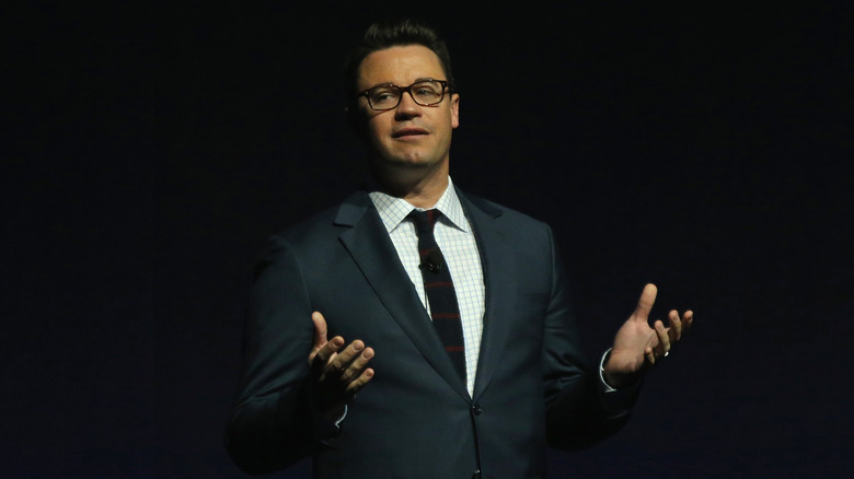 Dave Hollis, speaking on stage