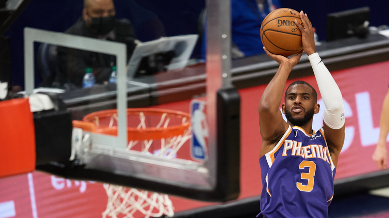 Chris Paul shooting in 2021