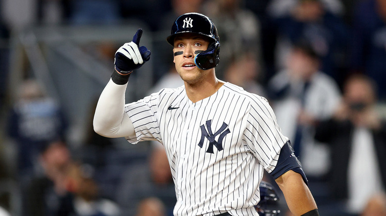 Aaron Judge pointing on the field