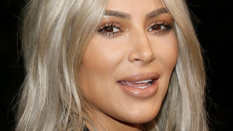 Kim Kardashian smilng with blonde hair