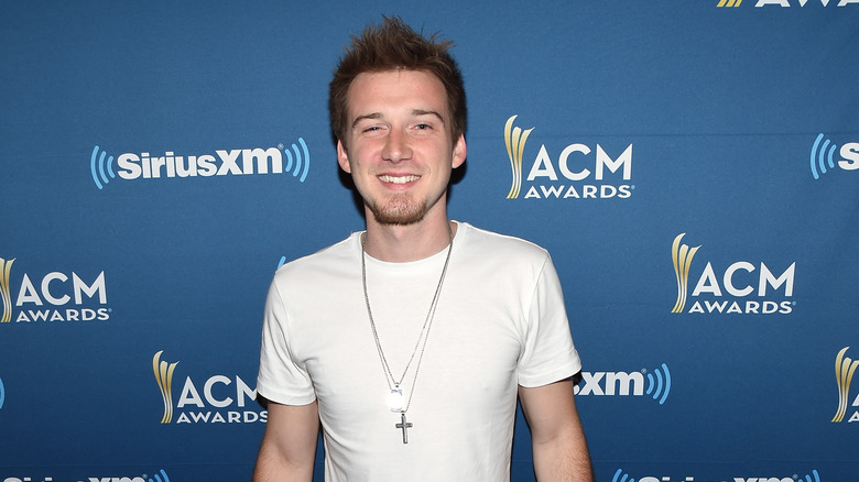 Morgan Wallen posing at step and repeat