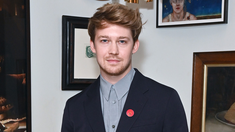 Joe Alwyn posing