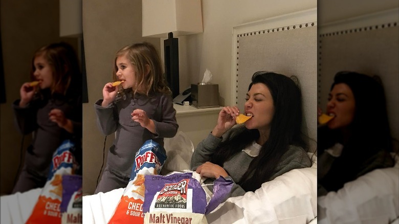 Penelope Disick, Kourtney Kardashian eating chips
