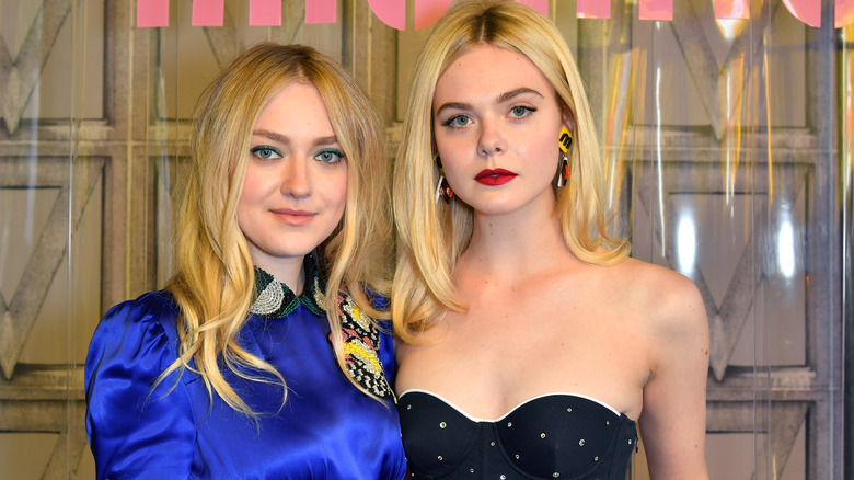 Dakota Fanning Elle Fanning red lip