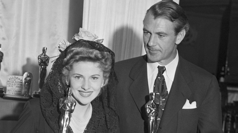 Joan Fontaine and Gary Cooper accepting their Academy Awards
