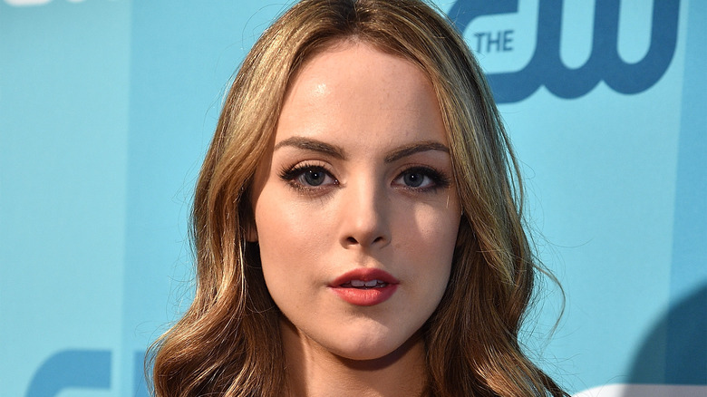 Liz Gillies with wavy dirty blonde hair