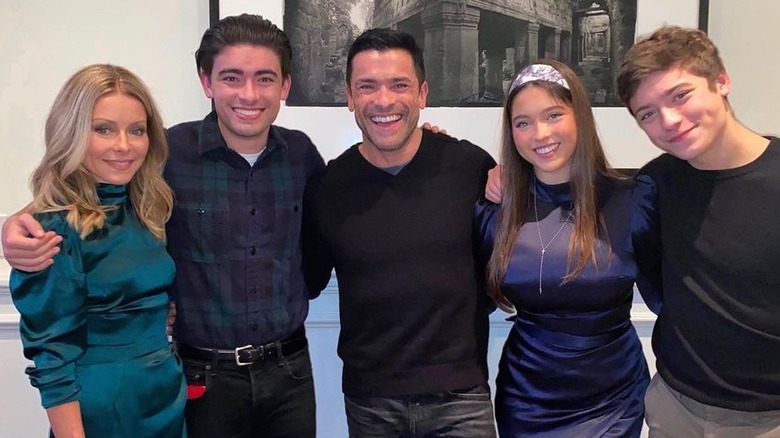 Kelly Ripa and Mark Consuelos posing with their kids
