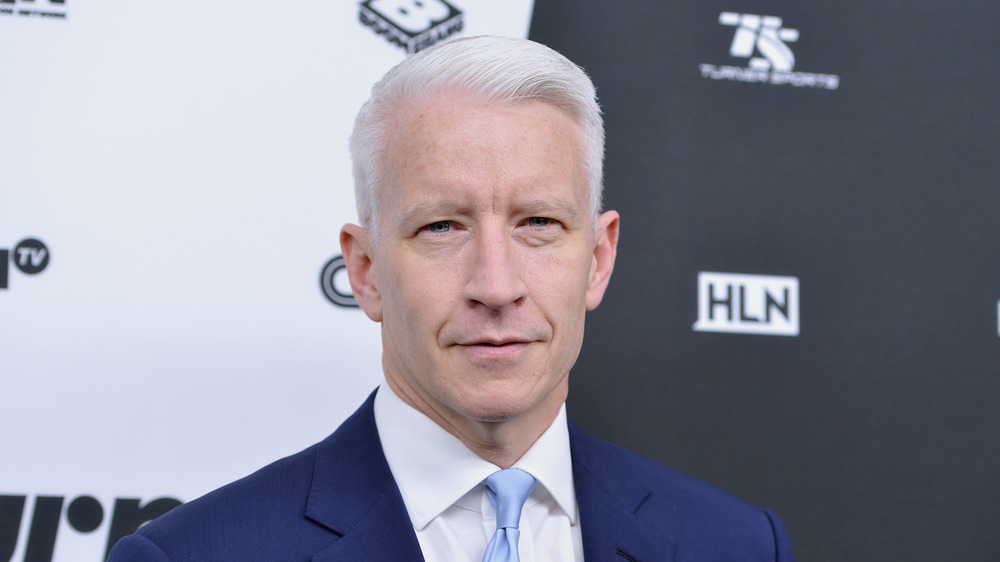 Anderson Cooper posing for cameras