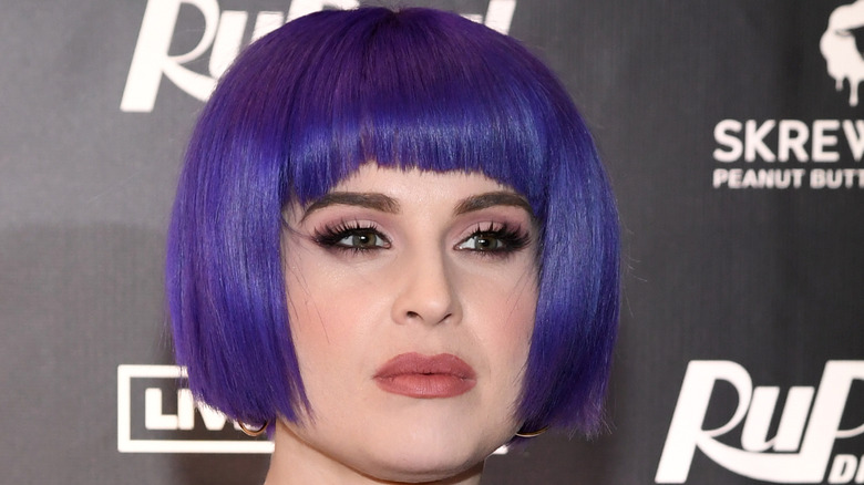 Kelly Osbourne, posing