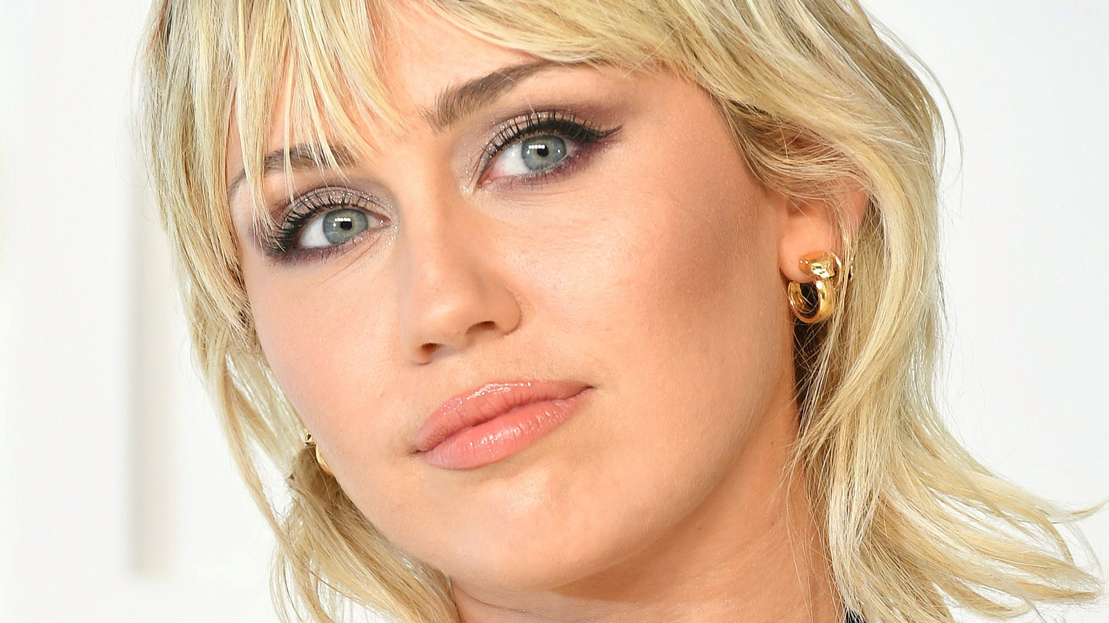 Miley Cyrus' Blue Hair: The Meaning Behind Her Bold Hair Transformation - wide 1