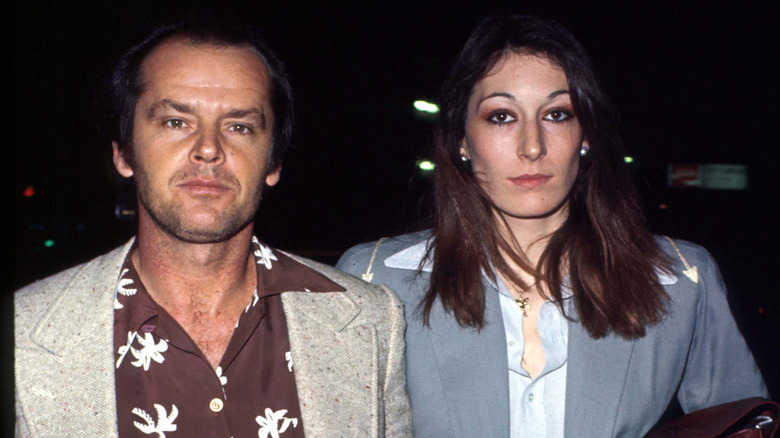 Jack Nicholson and Anjelica Huston looking serious as they pose for photo