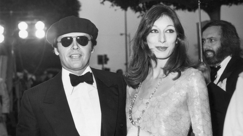 Jack Nicholson and Anjelica Huston on red carpet