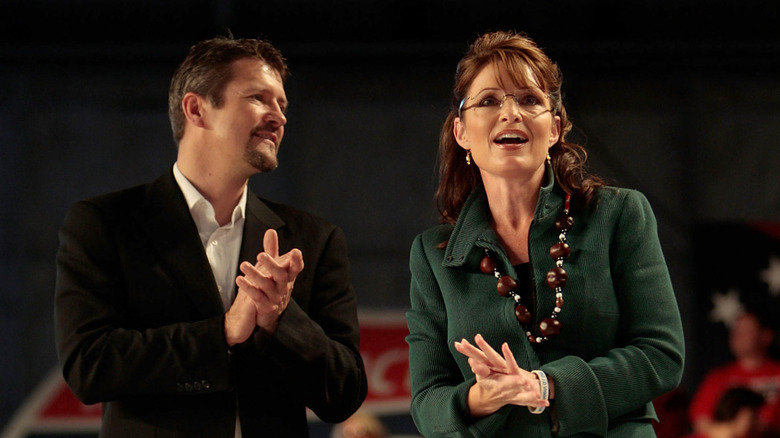 Todd and Sarah Palin clapping at Rickenbacker Field in Columbus