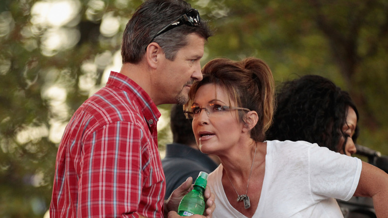 Todd and Sarah Palin talking at Sean Hannity Show during the Iowa State Fair