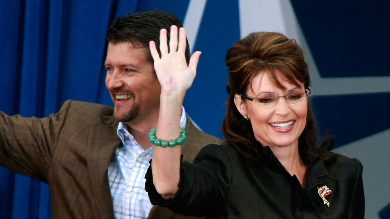 Todd and Sarah Palin waving at J.R.'s Festival Lakes