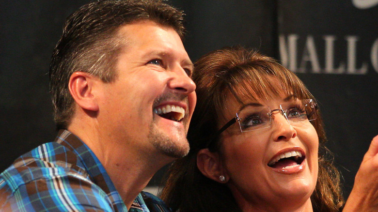 Todd and Sarah Palin at Best Buy Rotunda at Mall of America