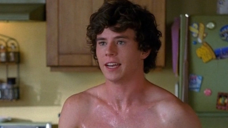 Charlie McDermott playing Axl in The Middle
