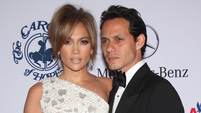 Jennifer Lopez and Marc Anthony posing