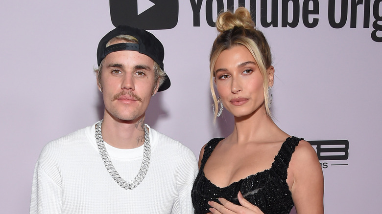 Justin Bieber and Hailey posing