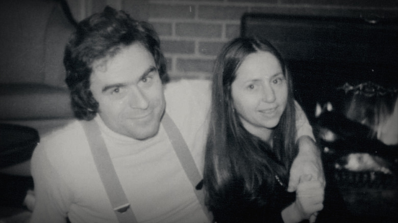 Ted Bundy, Elizabeth Kendall, arm in arm