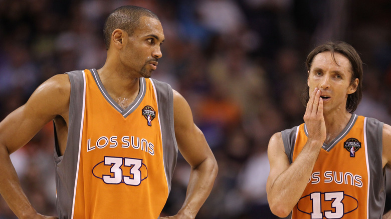 Grant Hill & Steve Nash on the basketball court