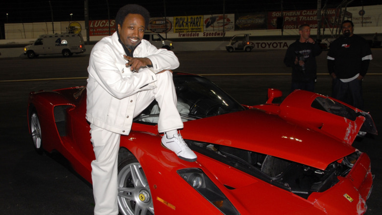 Eddie Griffin posing with a wrecked Ferrari Enzo 