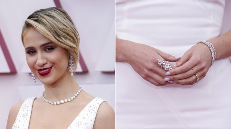 Maria Bakalova shows off her Oscars jewelry