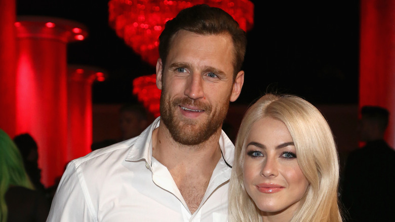 Brooks Laich and Julianne Hough posing